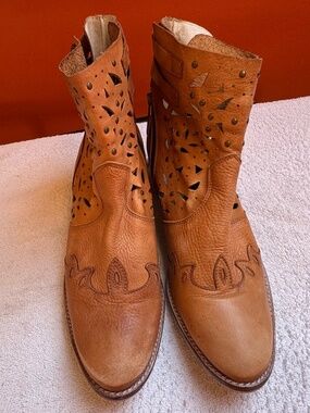 SUNDANCE VERACRUZ Leather Western, Vintage Inspired, Distressed Ankle Boots